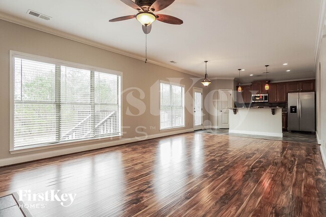 Foto del edificio - 5179 Meadow Lake Cir