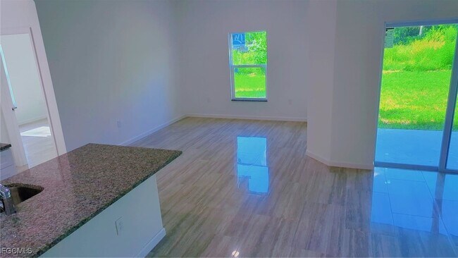 Building Photo - 927 Bolivia Dr