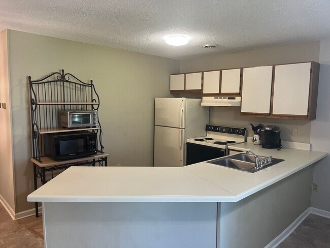 Foto del edificio - First month free with an eighteen-month le...