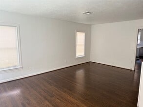 Building Photo - 7139 Linden St