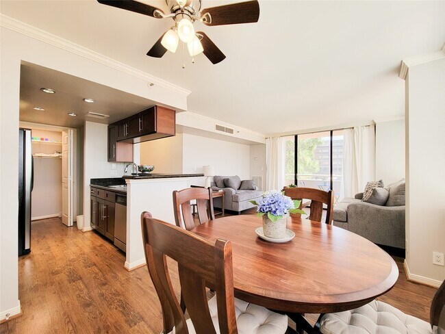 Foto del edificio - 3525 Sage Rd