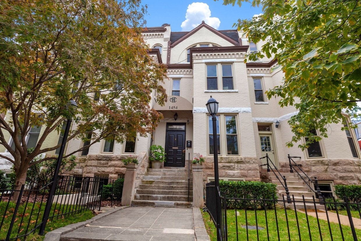 Professionally Managed & Recently Renovated // 2 Bedroom 2 Bathroom Condo // Meridian Hill Park... - Professionally Managed & Recently Renovated // 2  Bedroom 2  Bathroom Condo // Meridian Hill Park...