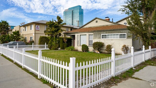 Building Photo - 5655 W Jefferson Blvd