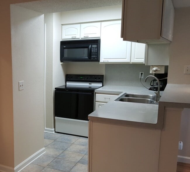 Foto del edificio - 260 El Dorado Blvd