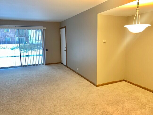 Building Photo - 9377 Bay Colony Dr