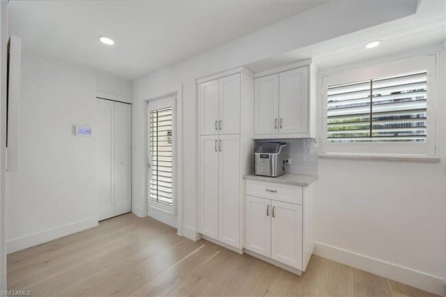 Building Photo - 800 River Point Dr