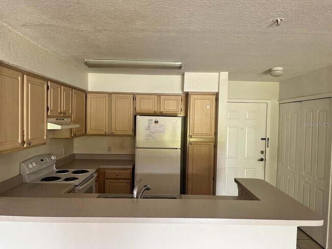 Building Photo - 13941 Fairway Island Dr