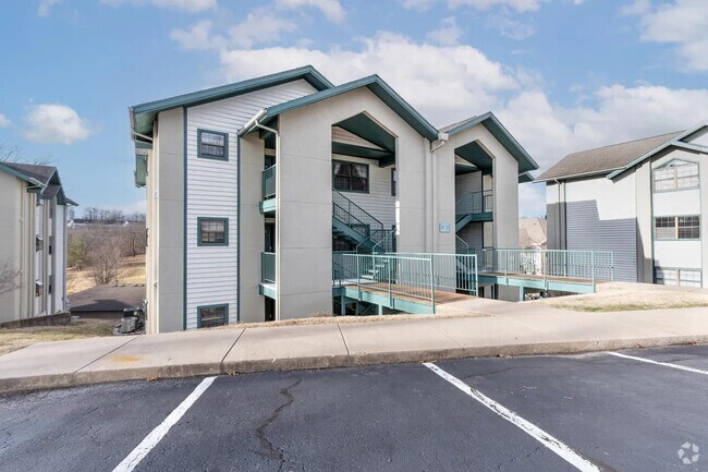 Building Photo - 2700 Green Mountain Dr