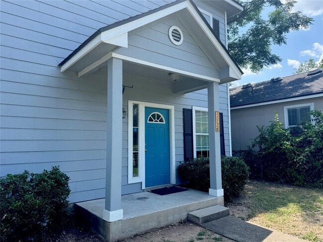 Building Photo - 1172 Oak Grove Ave