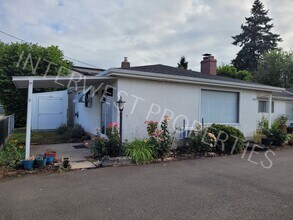 Building Photo - 3408-3412-3412 SE 67th Ave