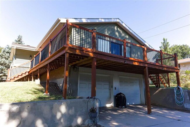 Building Photo - Beautiful Home, Close to Milford Lake