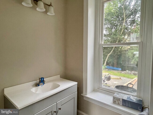 Foto del edificio - 216 S Main St