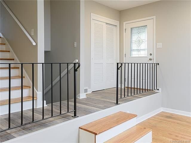 Building Photo - 30 S Oak Forest Dr