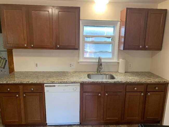 Building Photo - 90 School St