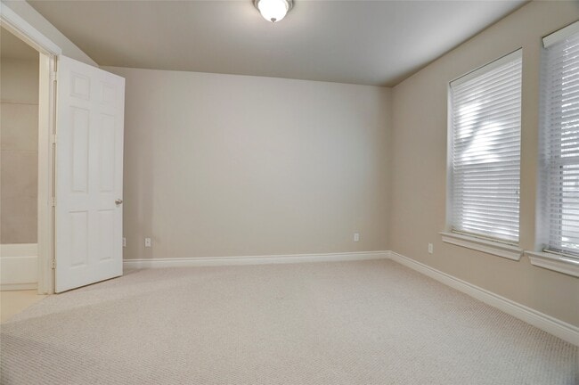 Building Photo - 9133 Creekstone Lake Dr