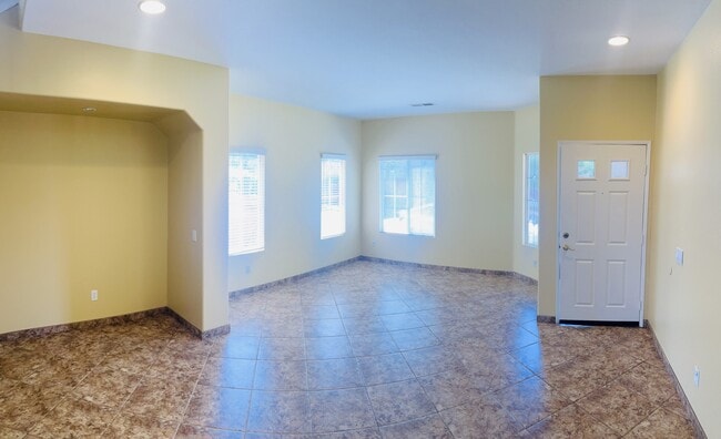Building Photo - 32382 Gardenvail Dr