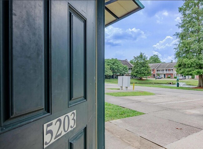 Foto del edificio - 5203 Arlington Ct