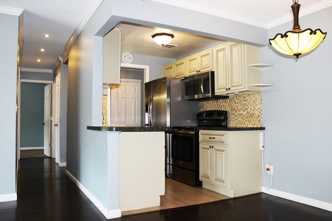 Photo - 1815 William Howard Taft Rd Apartments