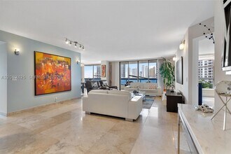 Building Photo - 3500 Mystic Pointe Dr