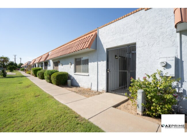 Building Photo - Experience Unmatched Comfort and Style in ...
