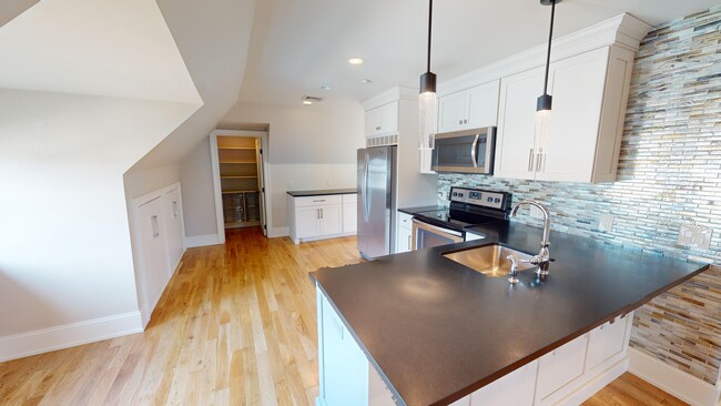 APT C Kitchen - Bennington Luxury Apartments