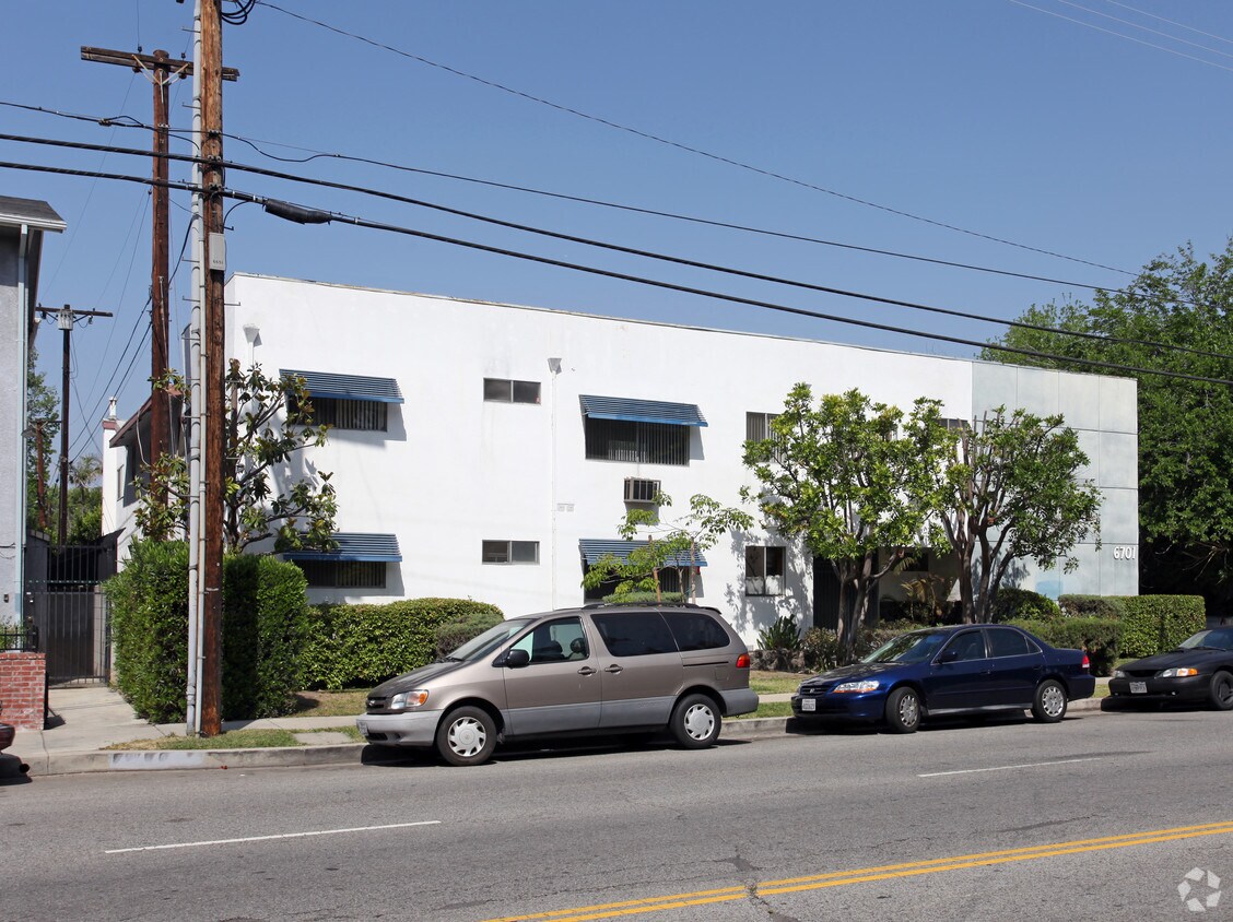 Primary Photo - 6701 Haskell Ave