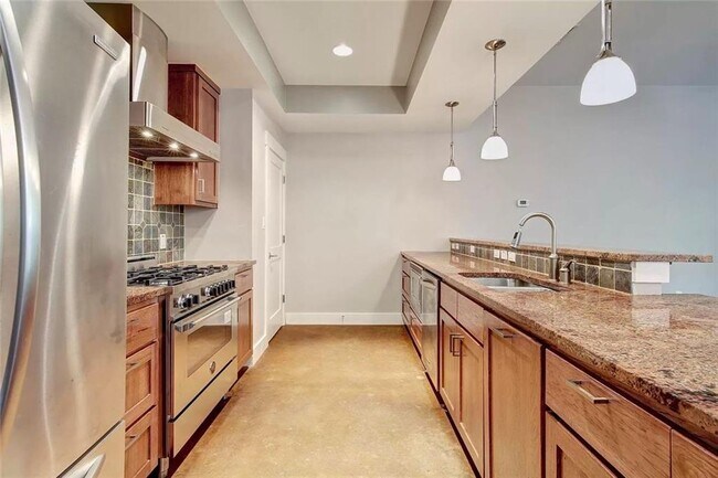 Building Photo - 804 E 47th St