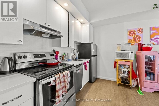 Building Photo - 506 Gladstone Ave