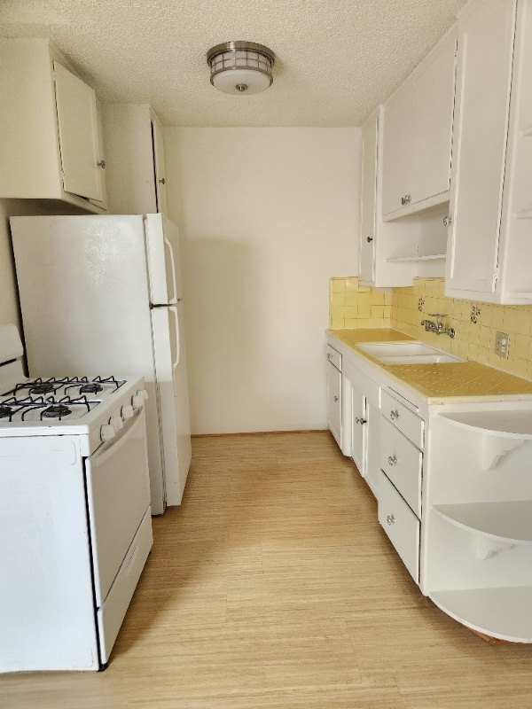 Photo - 1093 S Orange Dr Apartment