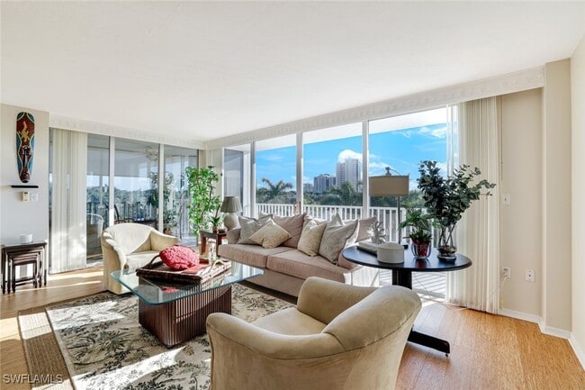 Foto del edificio - 6361 Pelican Bay Blvd