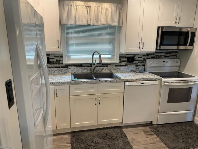 Foto del edificio - 6328 Shelby Ln
