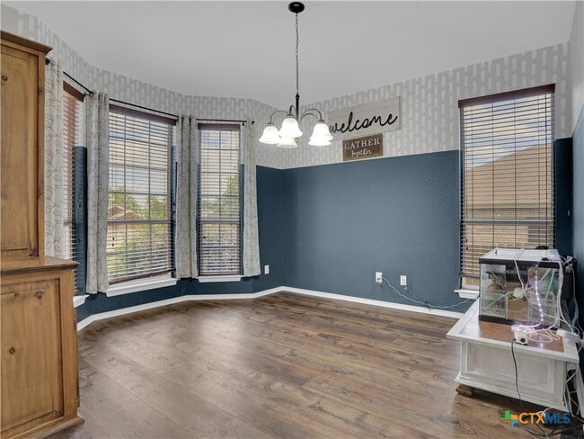 Foto del edificio - 1775 Jasons N Ct