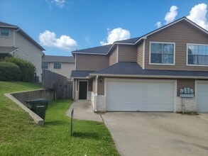 Building Photo - 115 Sendero Dr