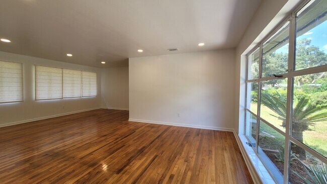 Foto del edificio - 620 NW 35th St