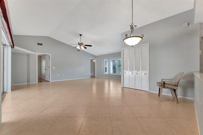 Building Photo - 3601 Garden Lakes Clenet