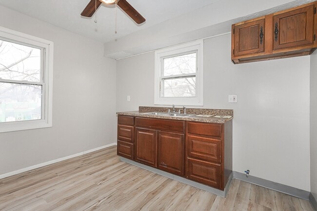 Building Photo - 1025 W 23rd St