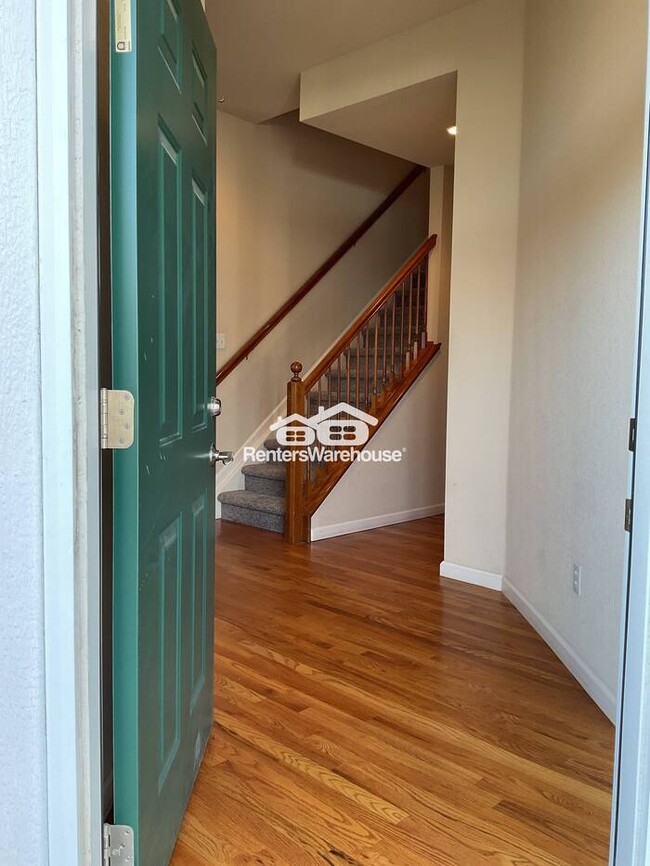 Building Photo - Exceptionally Clean and Move in Ready.  This beautiful 3-bedroom, 2.5-bath home boasts 1,458 sq f...
