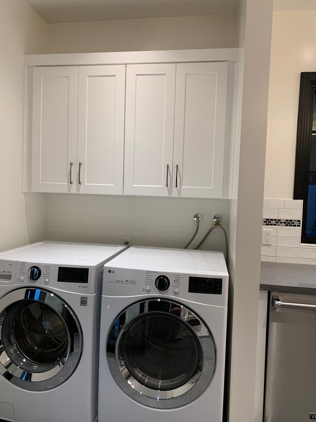 Building Photo - 1311 S Beverly Glen Blvd