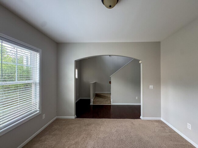 Foto del edificio - Spacious 4 Bed 2.5 Bath Fayetteville Home