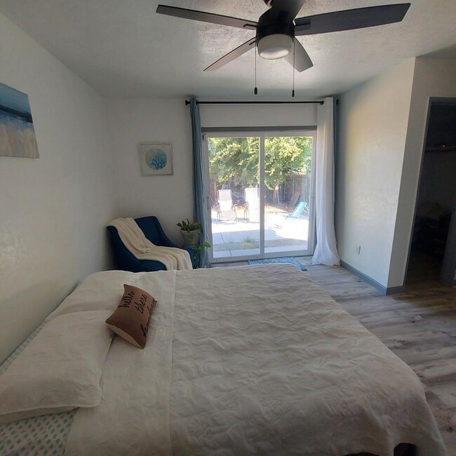 Foto del edificio - Orangevale 4 bedroom, 2 bath Ranch style h...