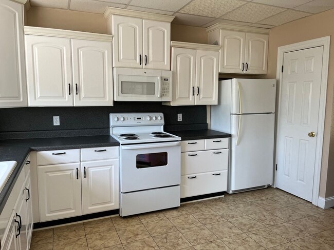 Building Photo - TIMBER COVE TOWNHOMES - Upstairs Unit - 1 ...