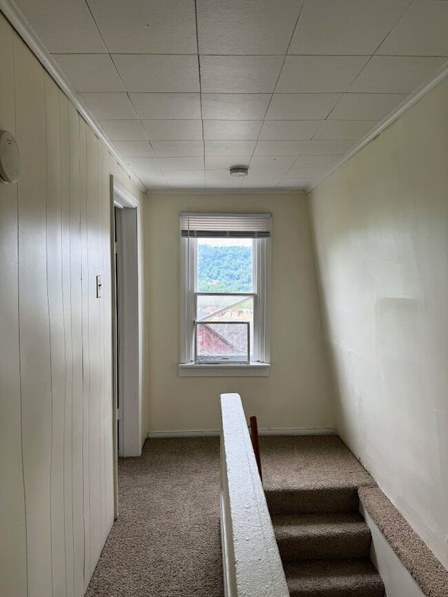 Building Photo - 647 5th St