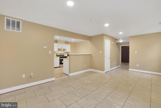 Foto del edificio - 10107 Reprise Dr