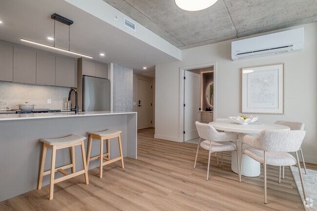 Interior Photo - Sorella