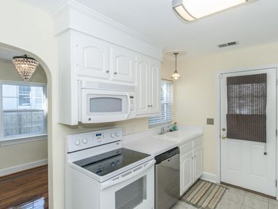 Building Photo - 15 Fenwick Dr