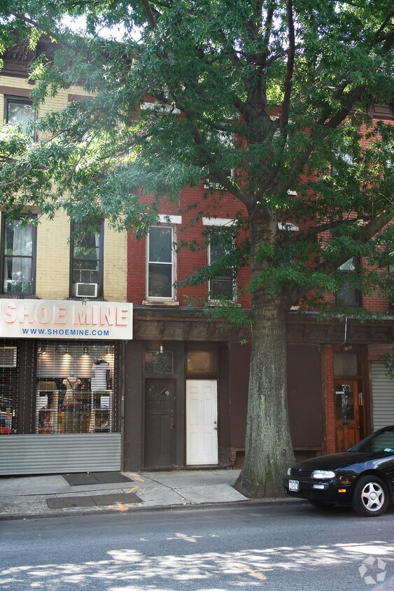 Building Photo - 465 7th Ave
