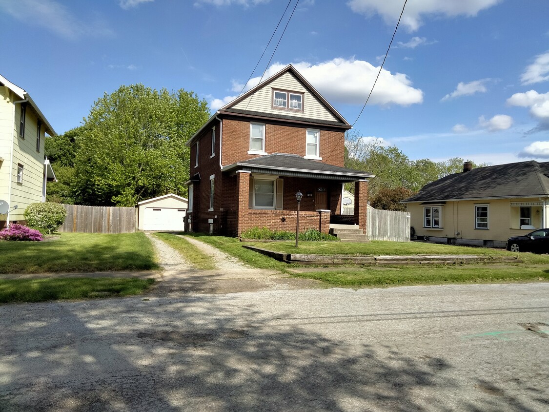 93 28th St Nw Barberton Oh 443 House For Rent In Barberton Oh Apartments Com