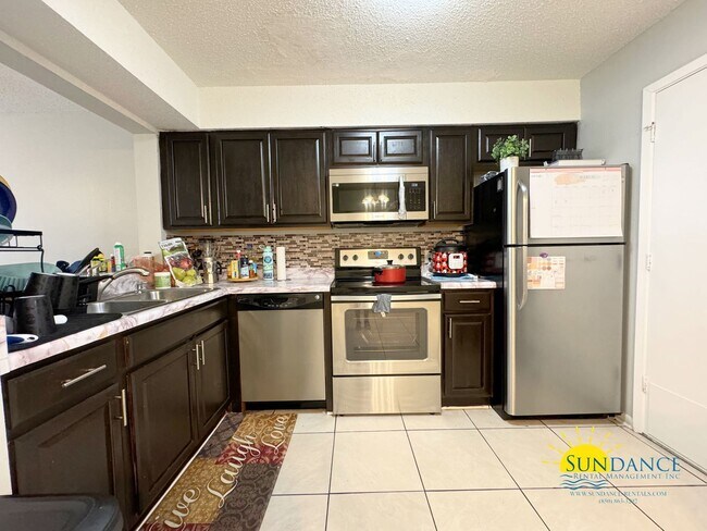 Foto del edificio - Charming 2-Story Townhouse in Fort Walton ...