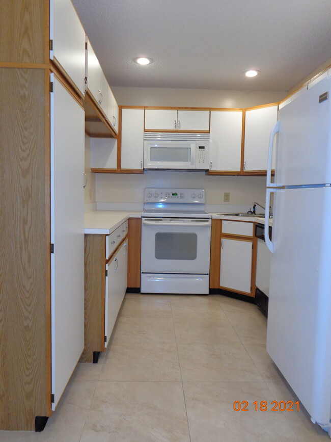 Kitchen - 2114 SW Silver Pine Way