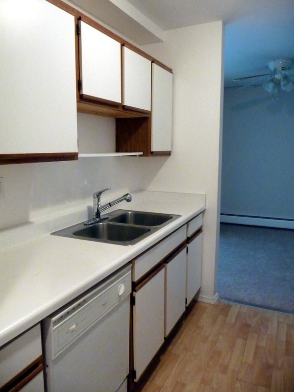Building Photo - 1806 Hemlock Pl